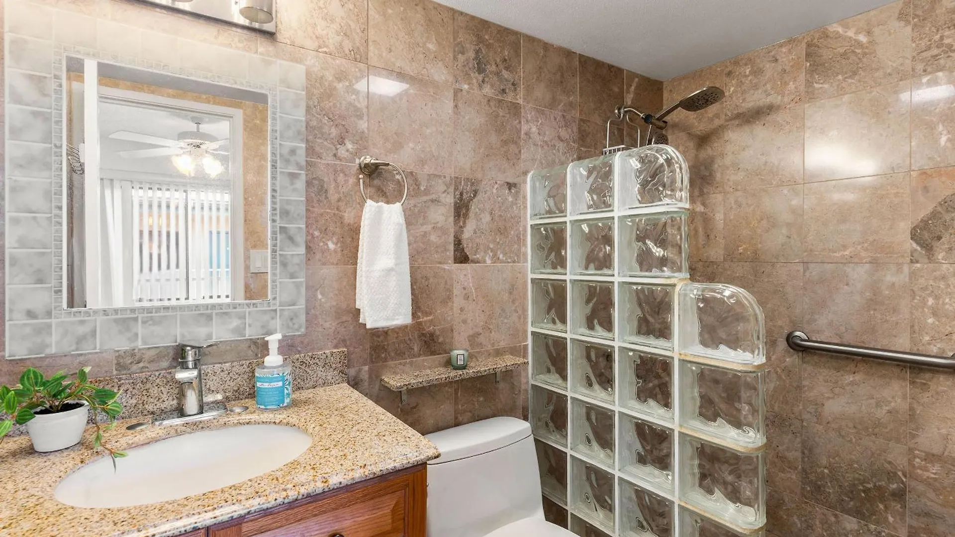 בית נופש קיהיי Pacific Shores B-409 - Beautifully Renovated Ocean View, 2 Bd / 2 Ba, Split Ac!