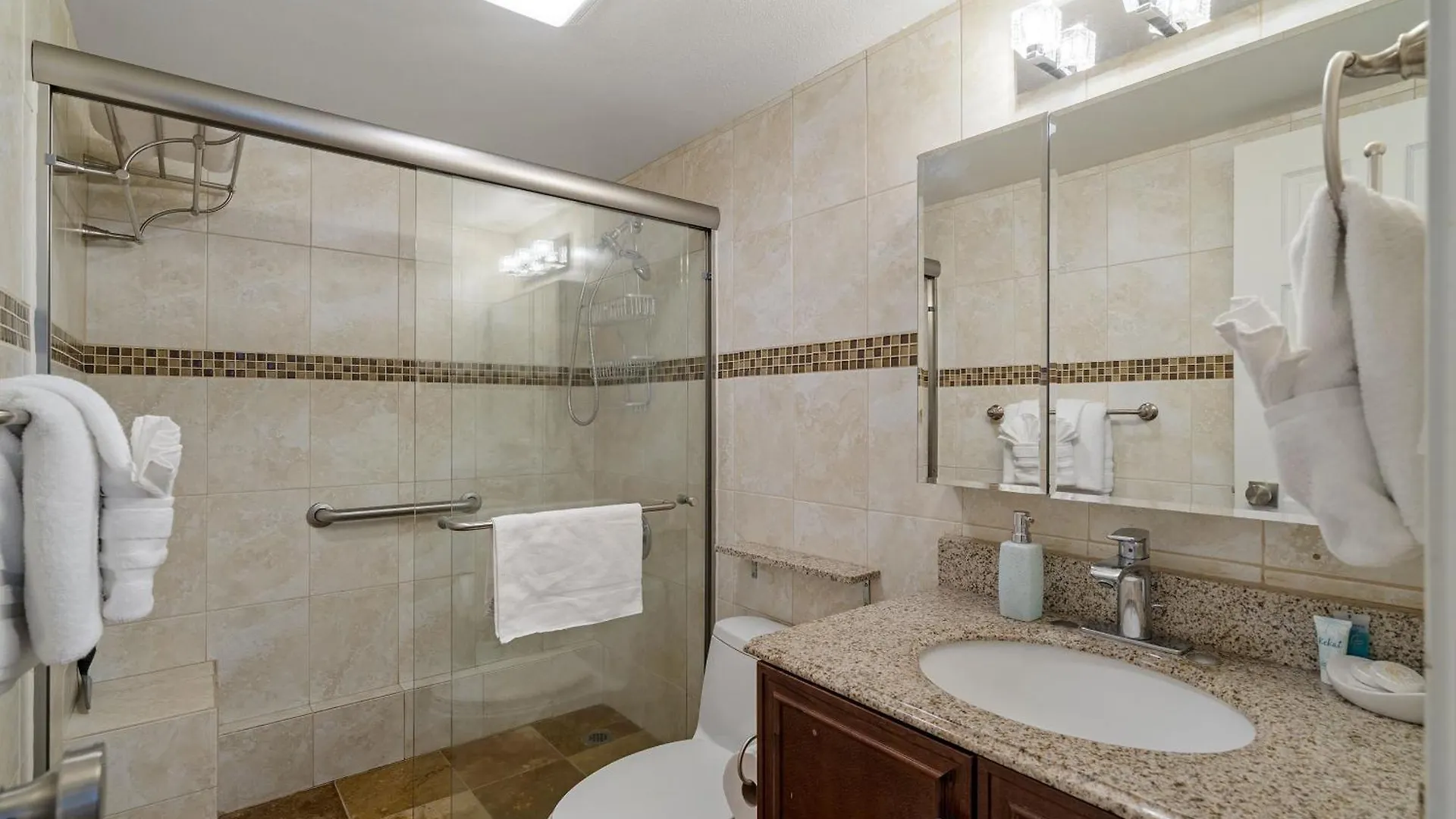 Pacific Shores B-409 - Beautifully Renovated Ocean View, 2 Bd / 2 Ba, Split Ac! Kihei United States