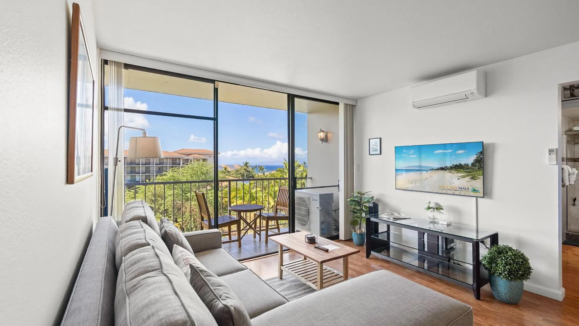 Pacific Shores B-409 - Beautifully Renovated Ocean View, 2 Bd / 2 Ba, Split Ac! Kihei Holiday home