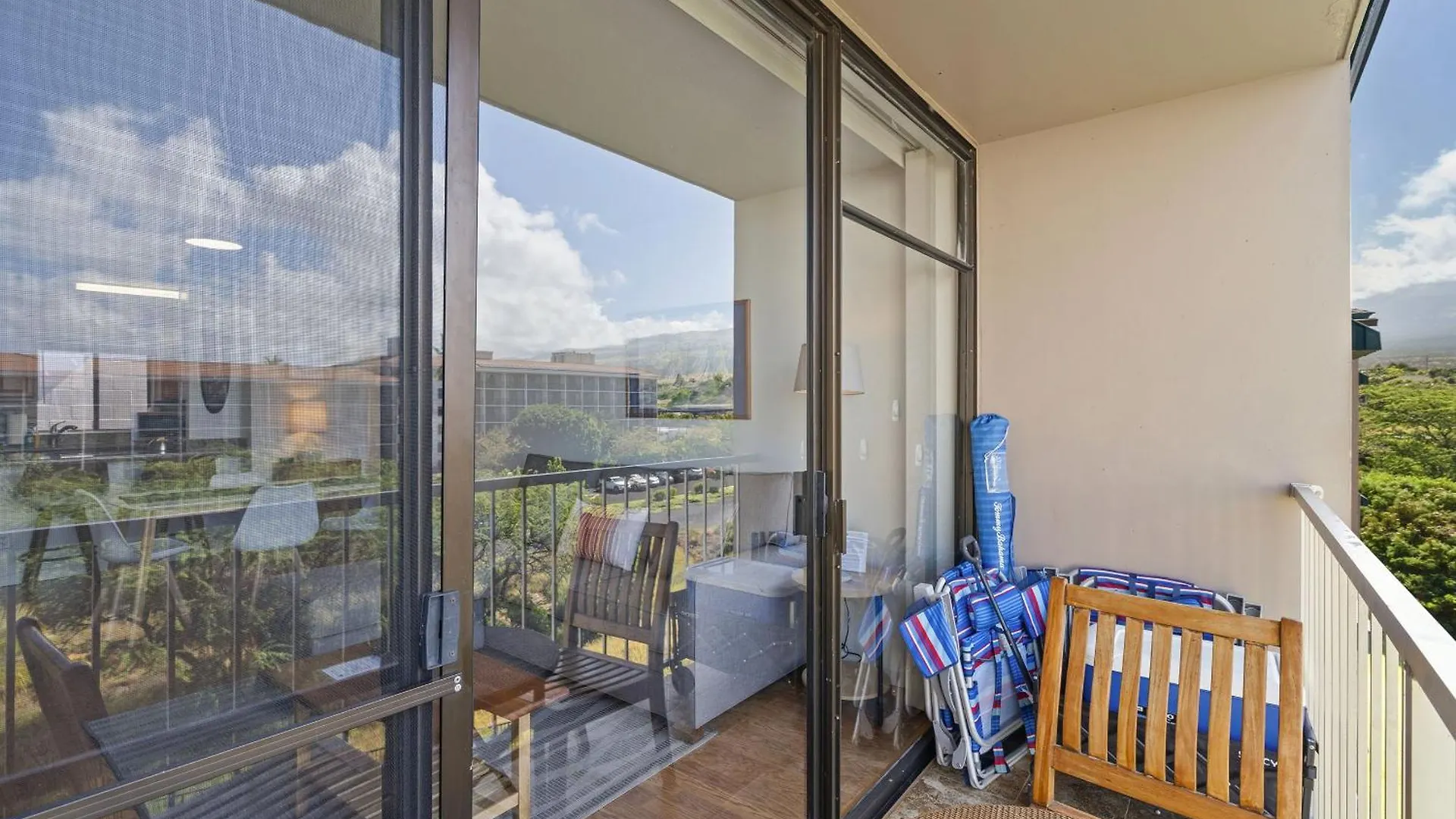 Pacific Shores B-409 - Beautifully Renovated Ocean View, 2 Bd / 2 Ba, Split Ac! Kihei